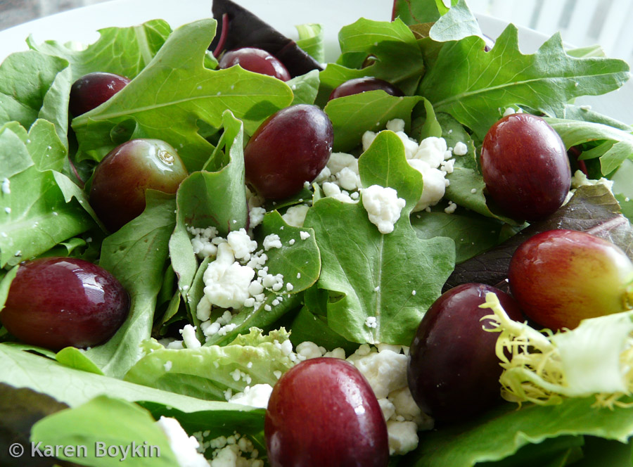 Grapes goat cheese salad