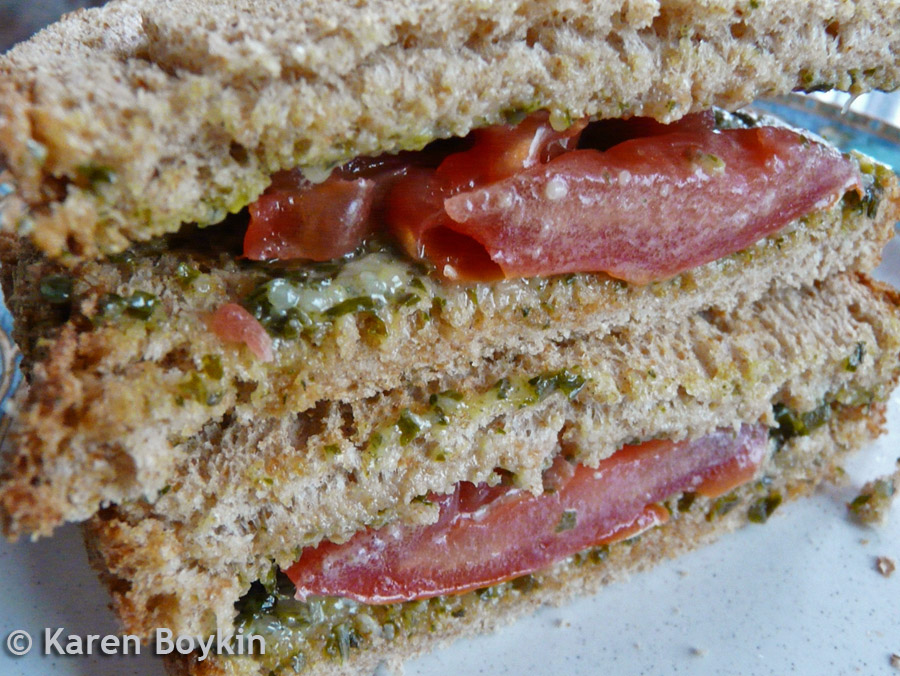 Tomato sandwich